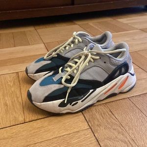 Yeezy boost wave runner 700